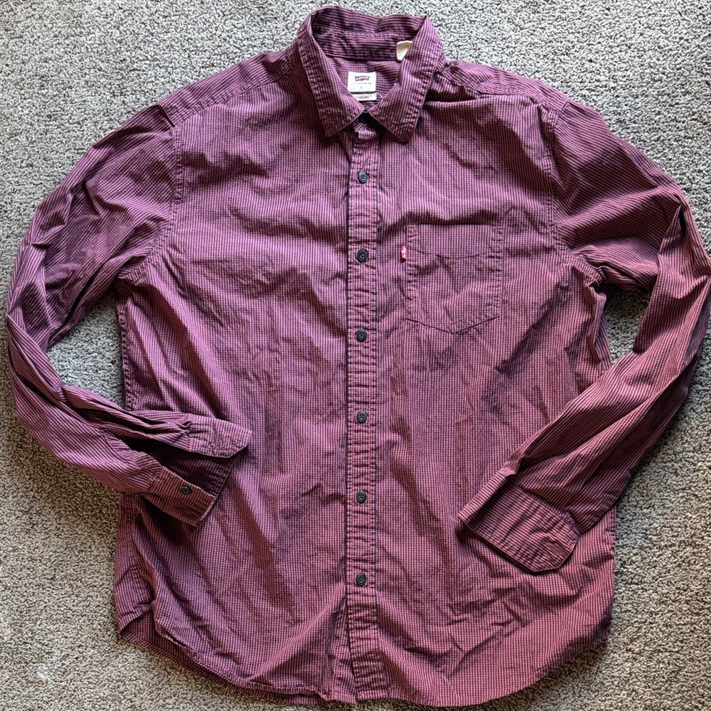 Levi’s Men's Burgundy checked long sleeved Shirt sz L standard fit